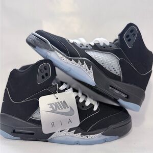 Nike Black and White Men’s Basketball Sneakers